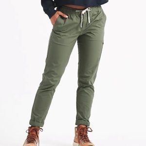 NWOT Vuori ripstop pant (color: army)
